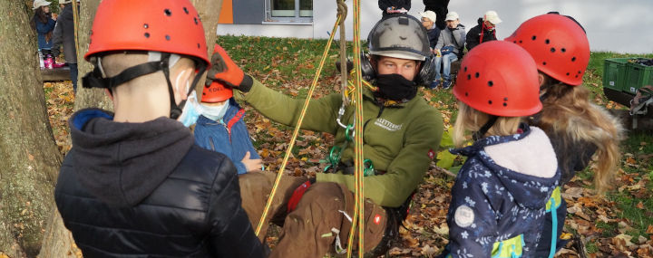 Baumpflege und Kinder: KletterMax und Europas Minigärtner