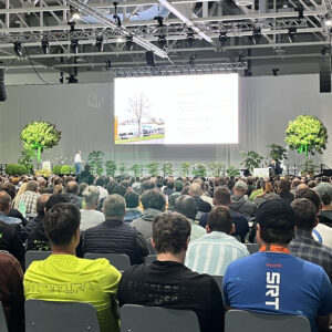 Baumpflegetage: Zuschauer im Saal lauschen Vortrag